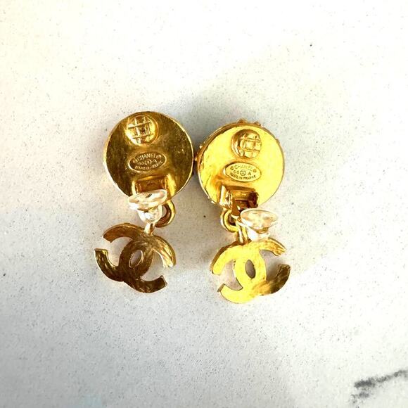 Chanel Vintage Black Gripoix Clip On Earrings 96A 24k gold plated Authentic CoA - Picture 3 of 5